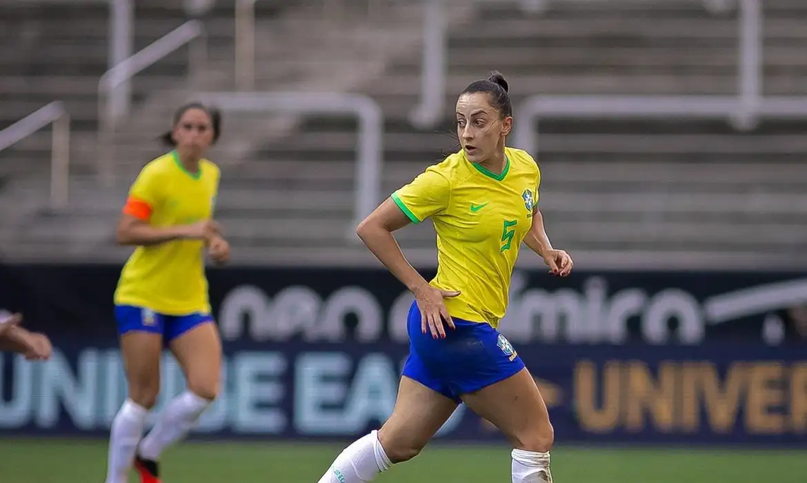 luana_meio_campista_selecao_fut