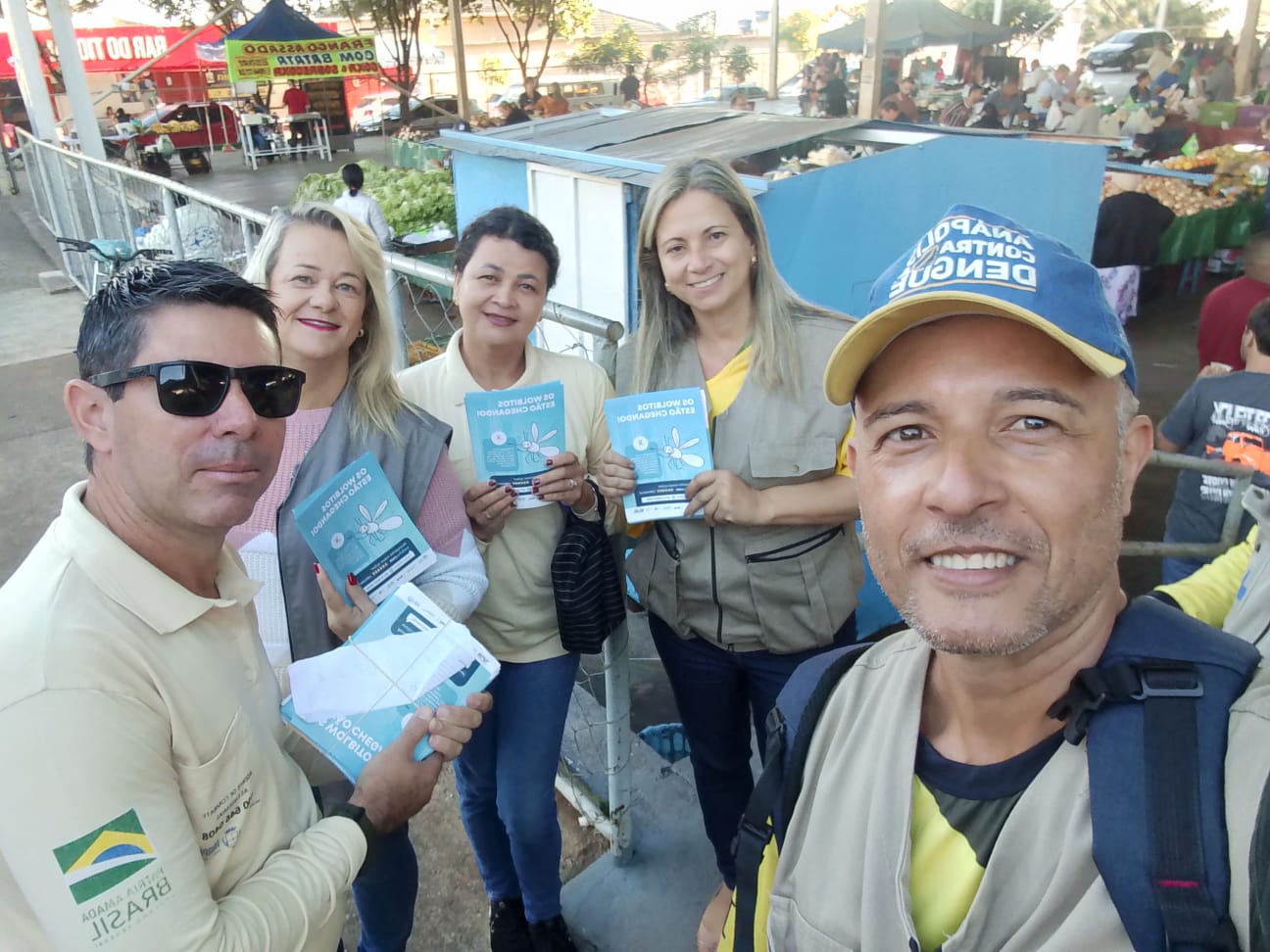 Agentes promovem ação em feiras para conscientizar população sobre o método Wolbachia no combate à dengue