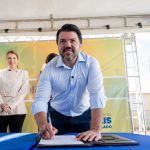 Márcio Corrêa assina ordem de serviço para início imediato de obra de Cmei de tempo integral no Jardim Primavera