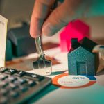 Cinco erros financeiros que atrasam a conquista do primeiro imóvel