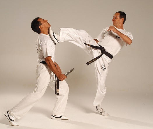 Krav Maga Mestre Kobi promoverá seminário prático de defesas contra ataques e ameaças de faca em Goiânia (GO)