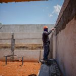 Estruturas metálicas e de concreto da Escola Municipal Rodof Mikel estão 90% concluídas