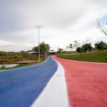 Com serviço noturno, Parque da Jaiara recebe pintura da nova pista de corrida e ciclovia